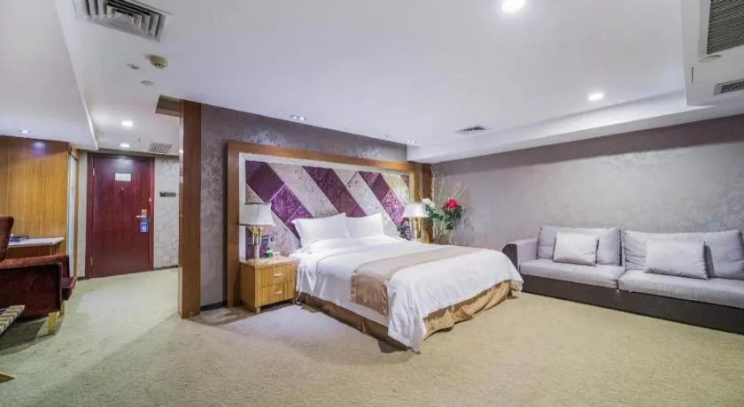 Bed in Zhongshan Louis Hotel