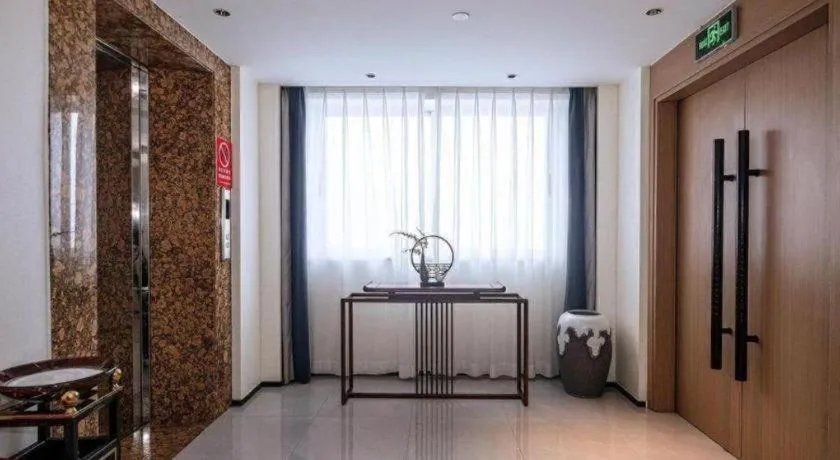 Zhongshan Louis Hotel