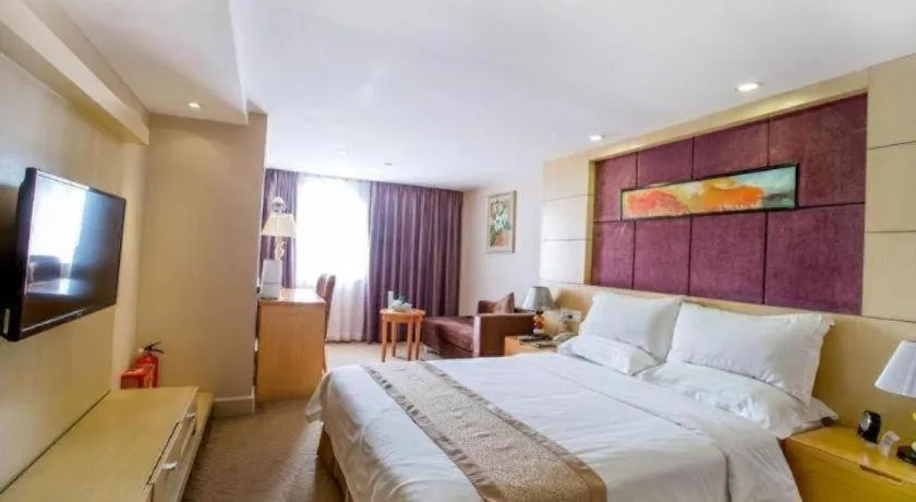Bed in Zhongshan Louis Hotel