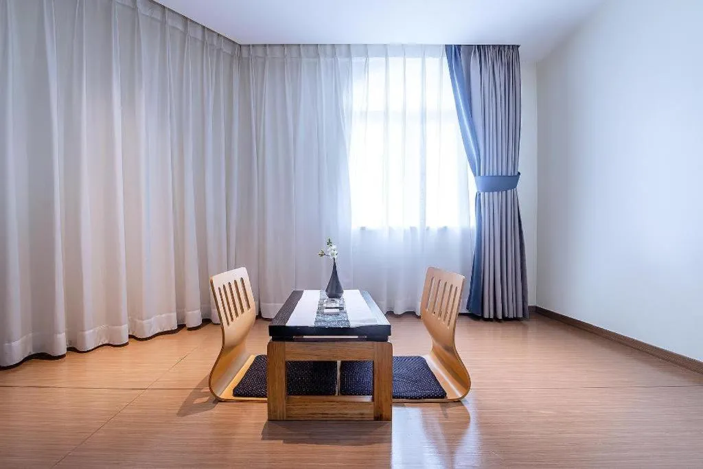 Zhongshan Louis Hotel