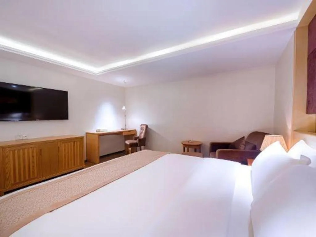 Bed in Zhongshan Louis Hotel