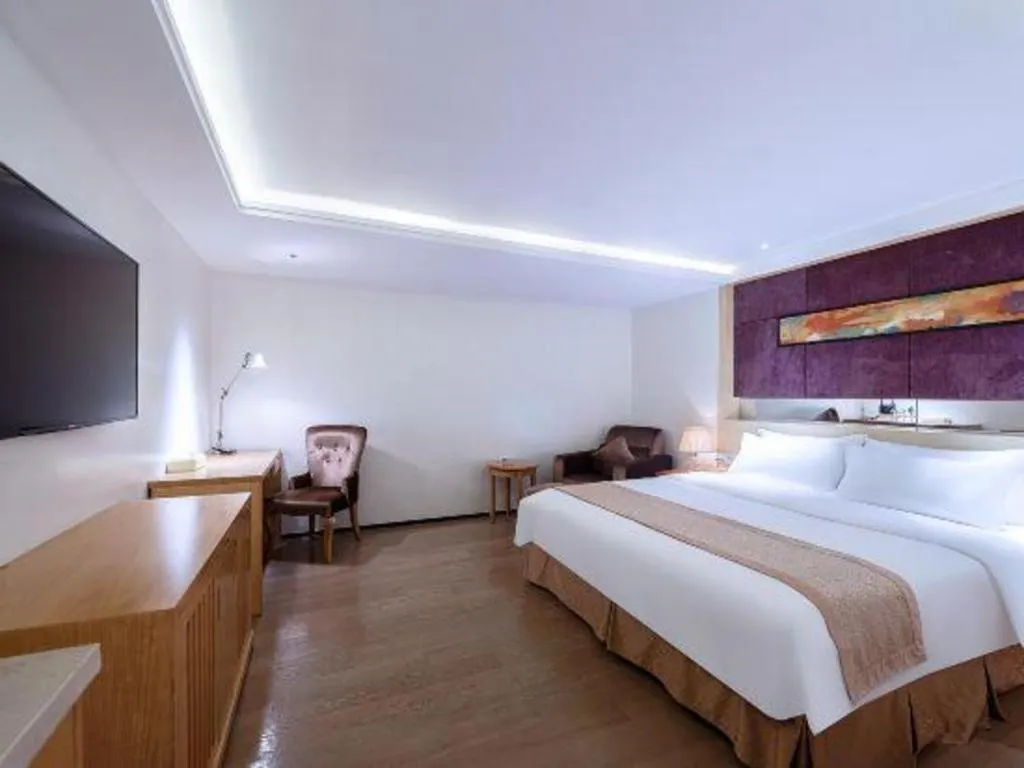 Bed in Zhongshan Louis Hotel