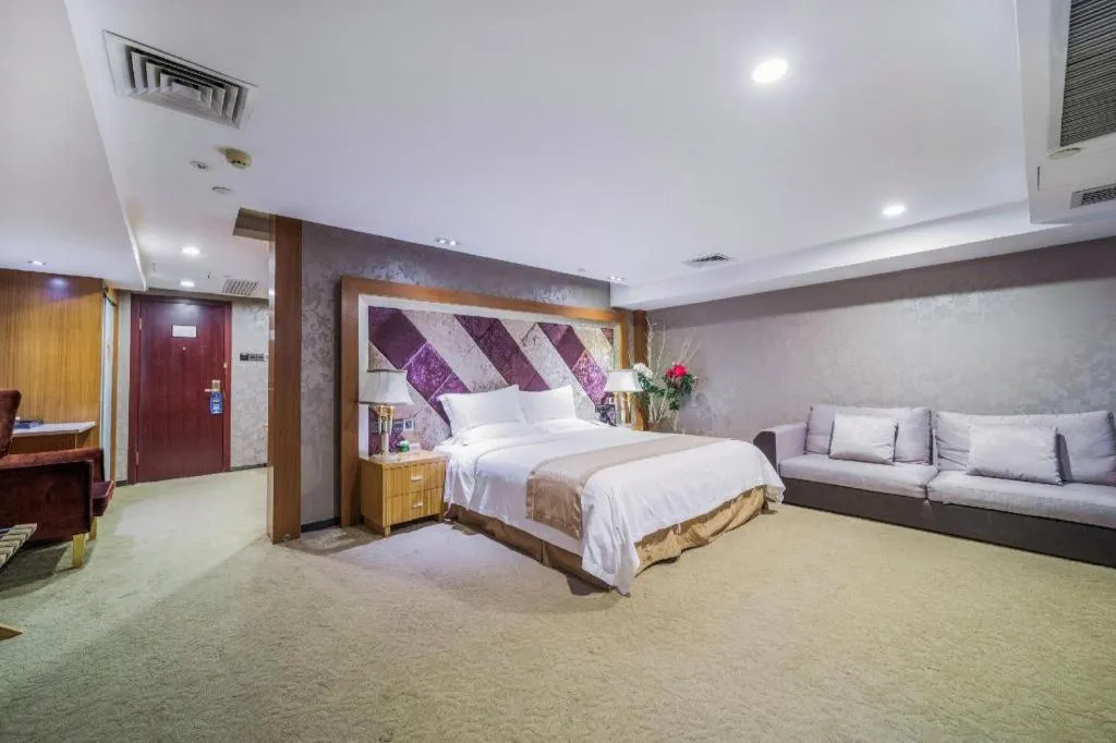 Bed in Zhongshan Louis Hotel