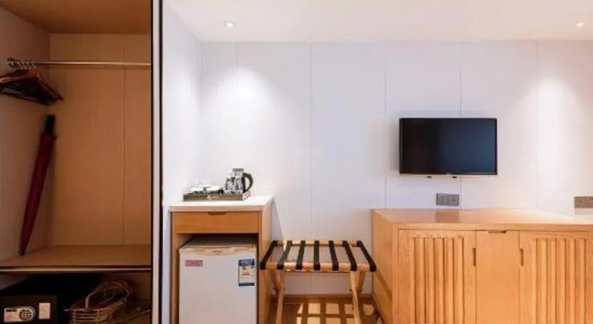 Zhongshan Louis Hotel