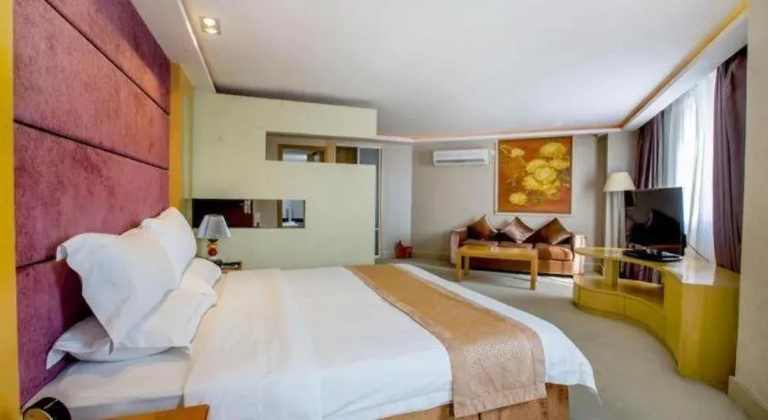 Bed in Zhongshan Louis Hotel