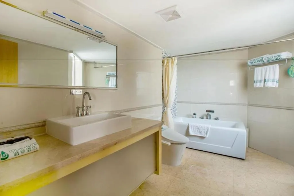 Zhongshan Louis Hotel