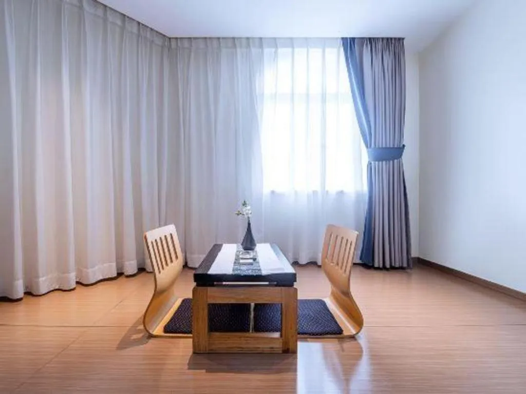 Zhongshan Louis Hotel