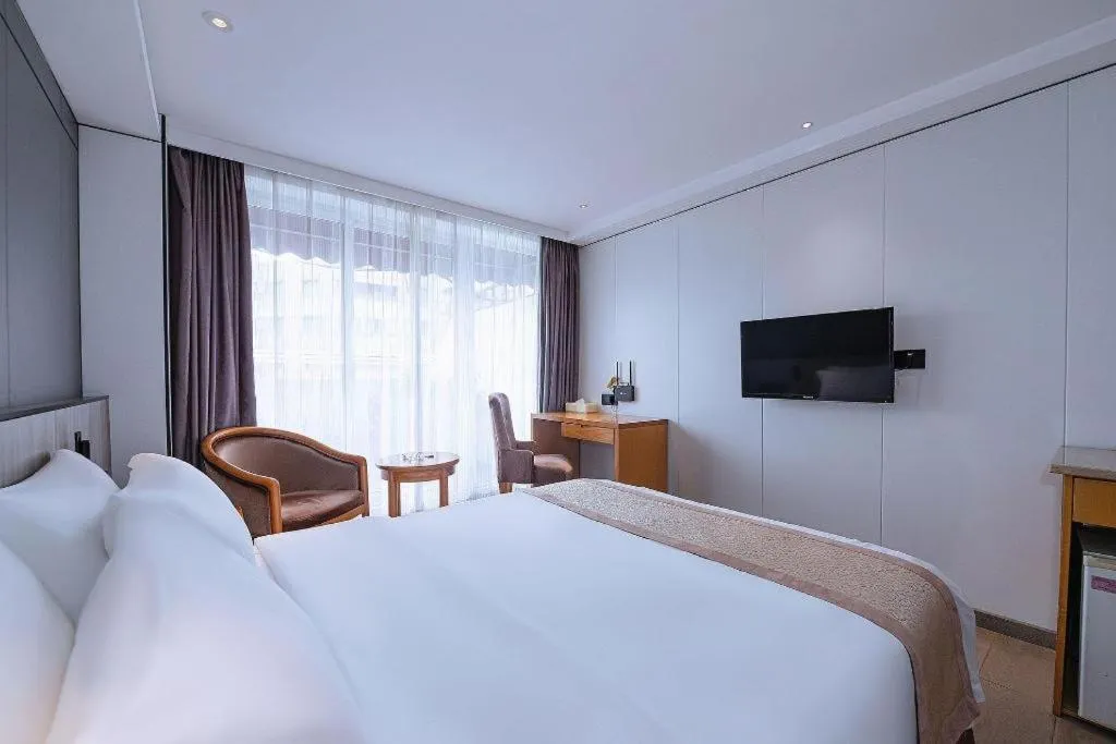 Bed in Zhongshan Louis Hotel