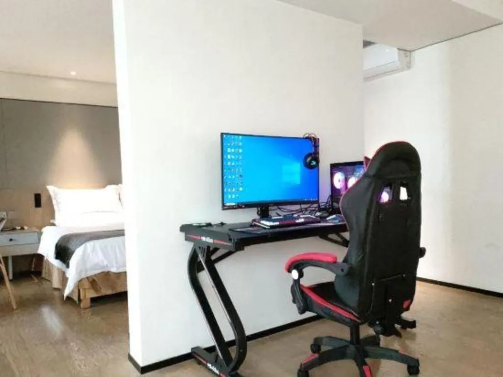 Bed in Zhongshan Louis Hotel