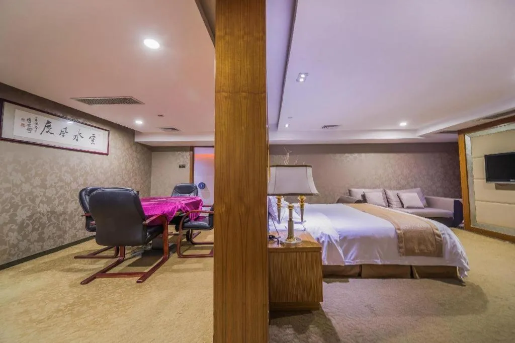 Bed in Zhongshan Louis Hotel