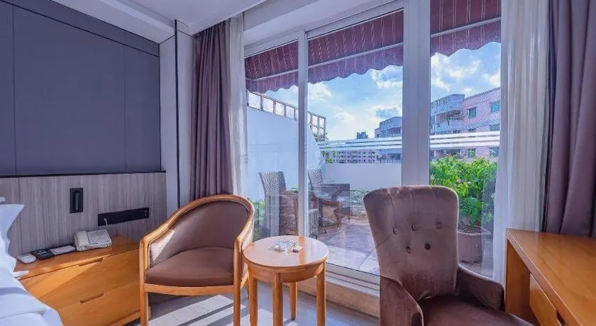 Zhongshan Louis Hotel