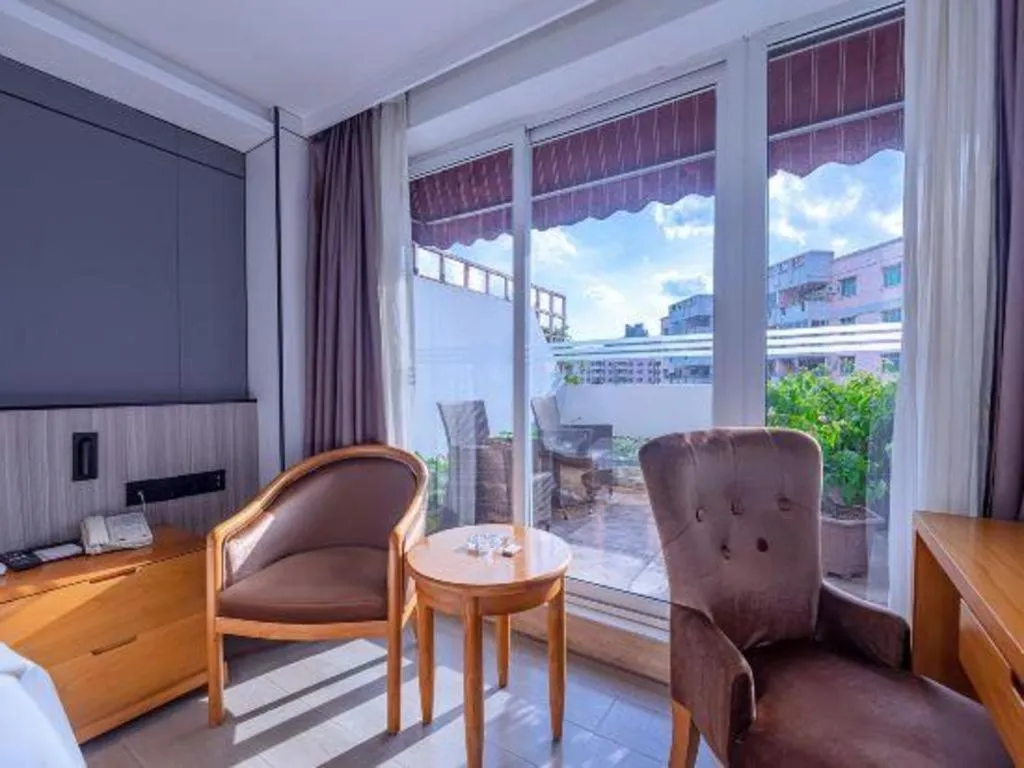 Zhongshan Louis Hotel