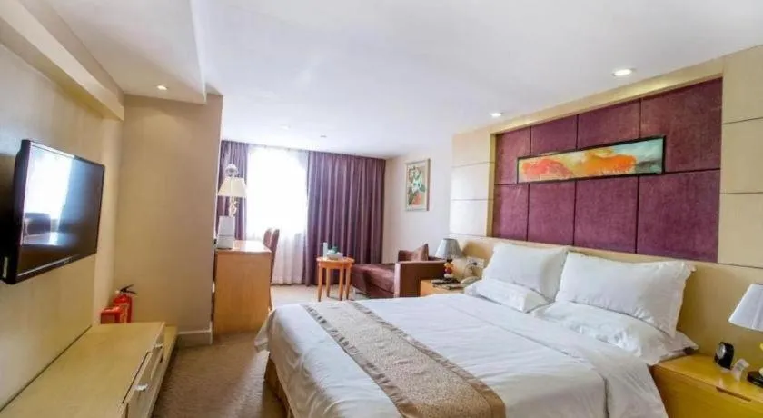 Bed in Zhongshan Louis Hotel