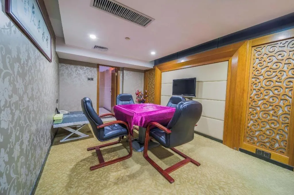 Zhongshan Louis Hotel