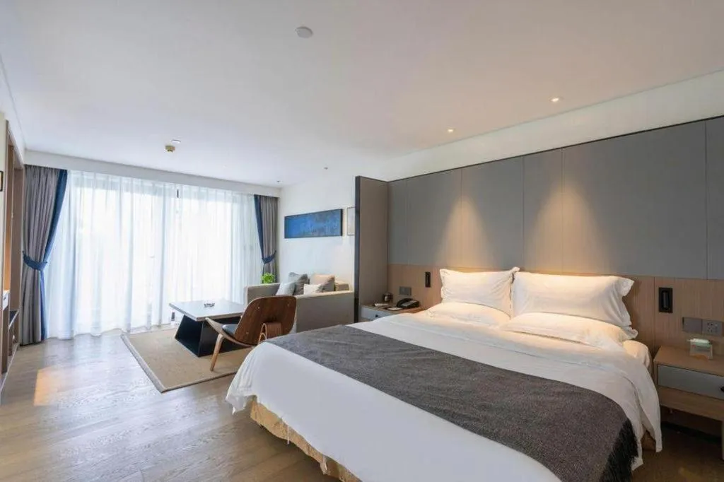 Bed in Zhongshan Louis Hotel