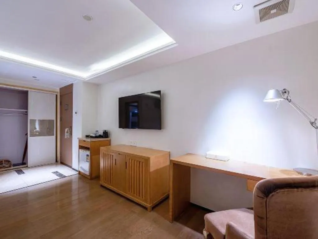 Zhongshan Louis Hotel