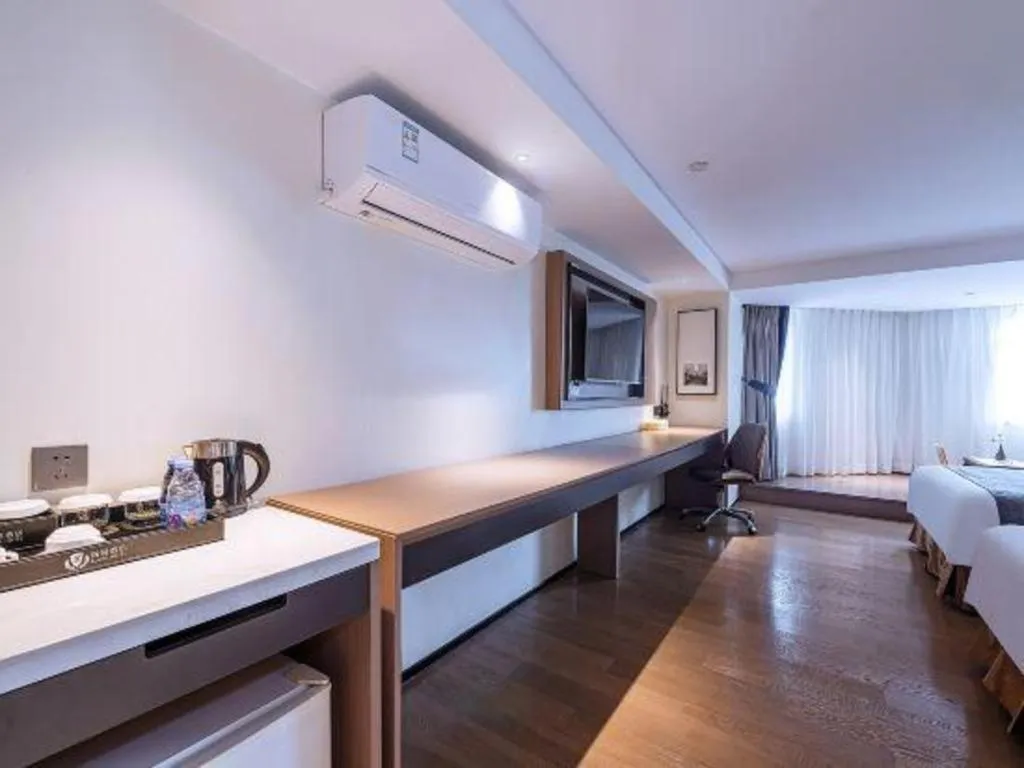 Bed in Zhongshan Louis Hotel