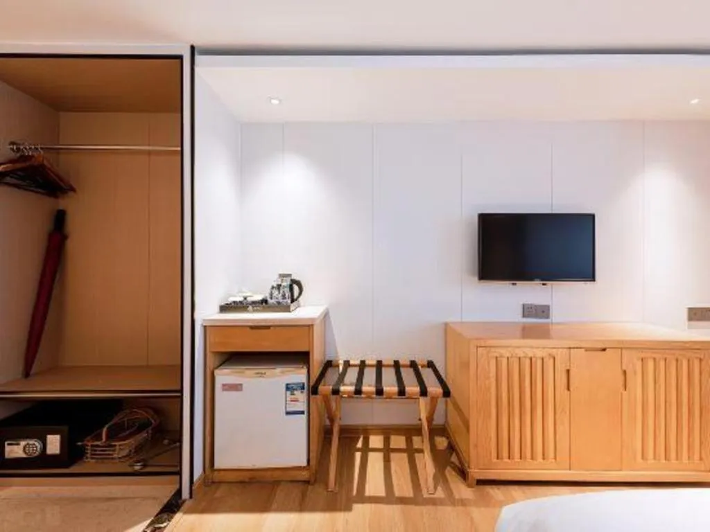 Zhongshan Louis Hotel