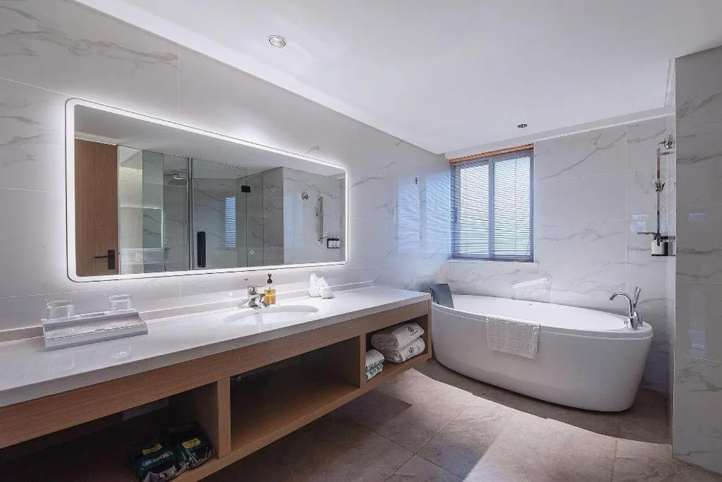 Zhongshan Louis Hotel