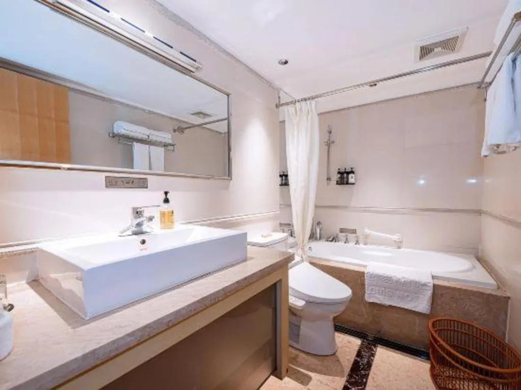 Zhongshan Louis Hotel