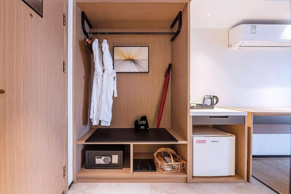 Zhongshan Louis Hotel