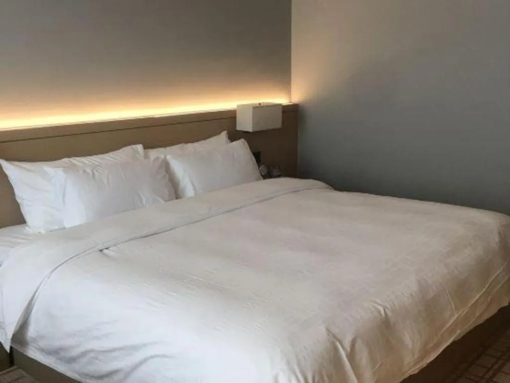 Bed in Zhangjiagang Jiangnan Garden Hotel