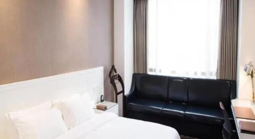 Bed in Zhangjiagang Jiangnan Garden Hotel