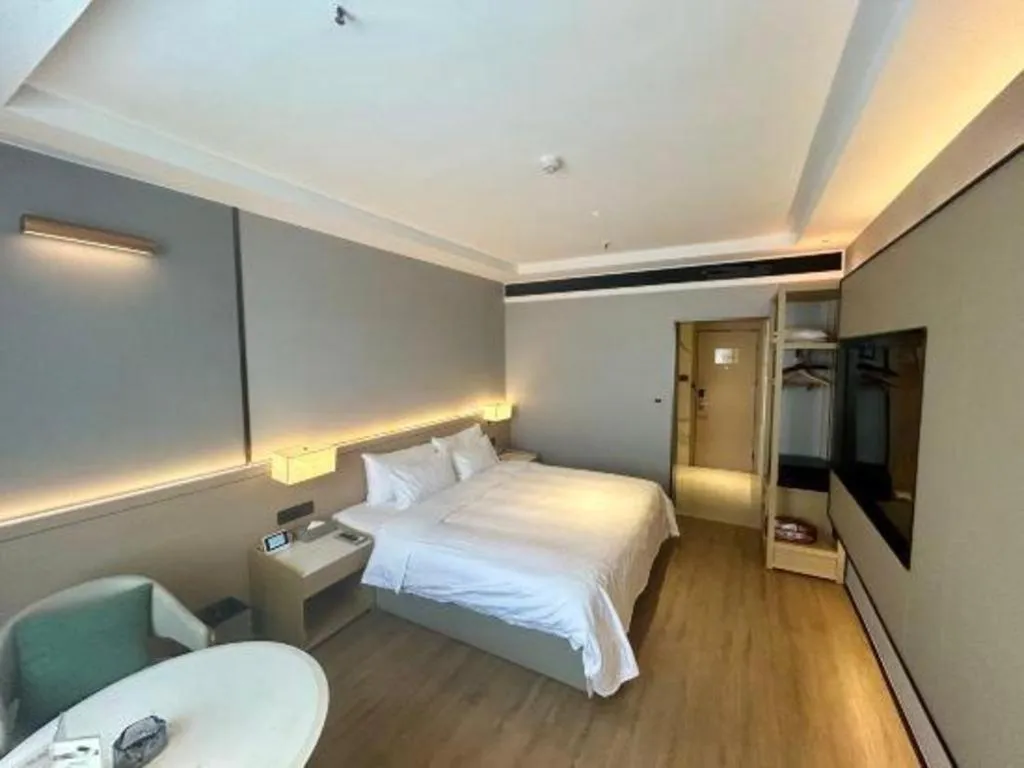 Bed in Zhangjiagang Jiangnan Garden Hotel