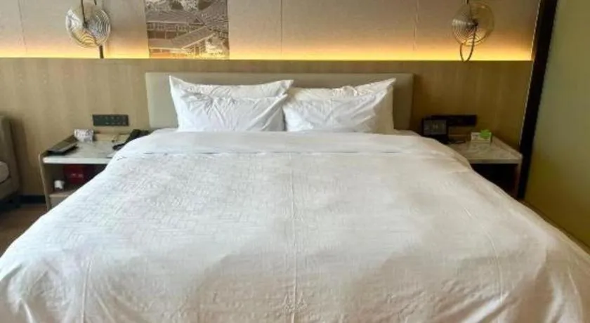 Bed in Zhangjiagang Jiangnan Garden Hotel