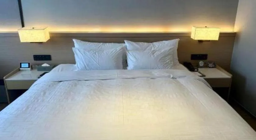 Bed in Zhangjiagang Jiangnan Garden Hotel