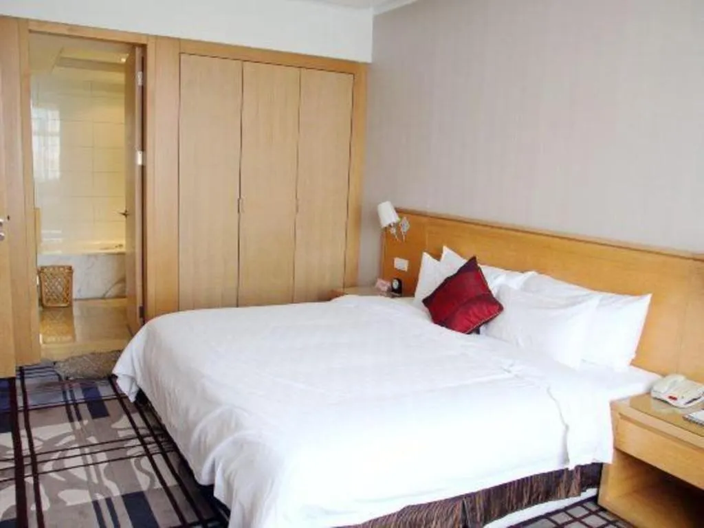 Bed in Zhangjiagang Jiangnan Garden Hotel