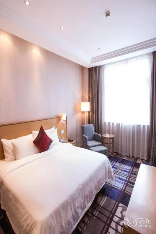 Bed in Zhangjiagang Jiangnan Garden Hotel