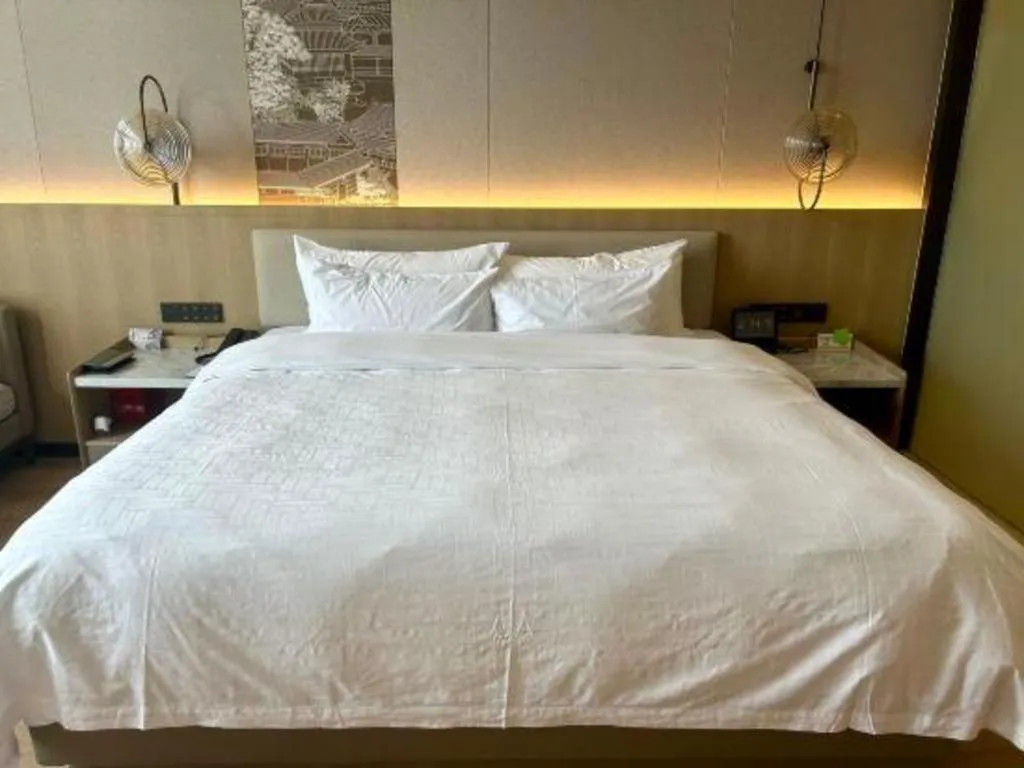 Bed in Zhangjiagang Jiangnan Garden Hotel