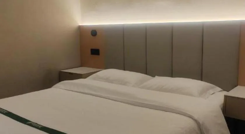 Bed in GreenTree Inn Suzhou Wujiang Zhenze Town Zhennan Road Express Hotel