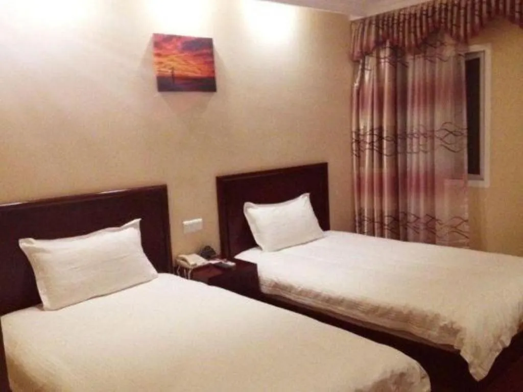 Bed in GreenTree Inn Suzhou Wujiang Zhenze Town Zhennan Road Express Hotel