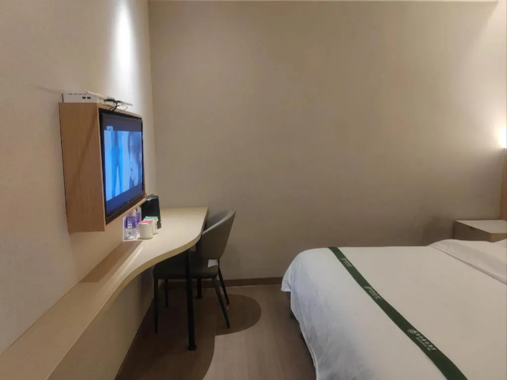 Bed in GreenTree Inn Suzhou Wujiang Zhenze Town Zhennan Road Express Hotel