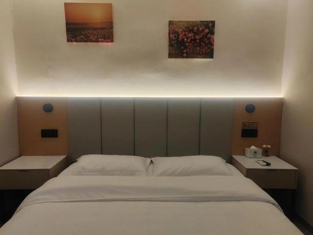 Bed in GreenTree Inn Suzhou Wujiang Zhenze Town Zhennan Road Express Hotel
