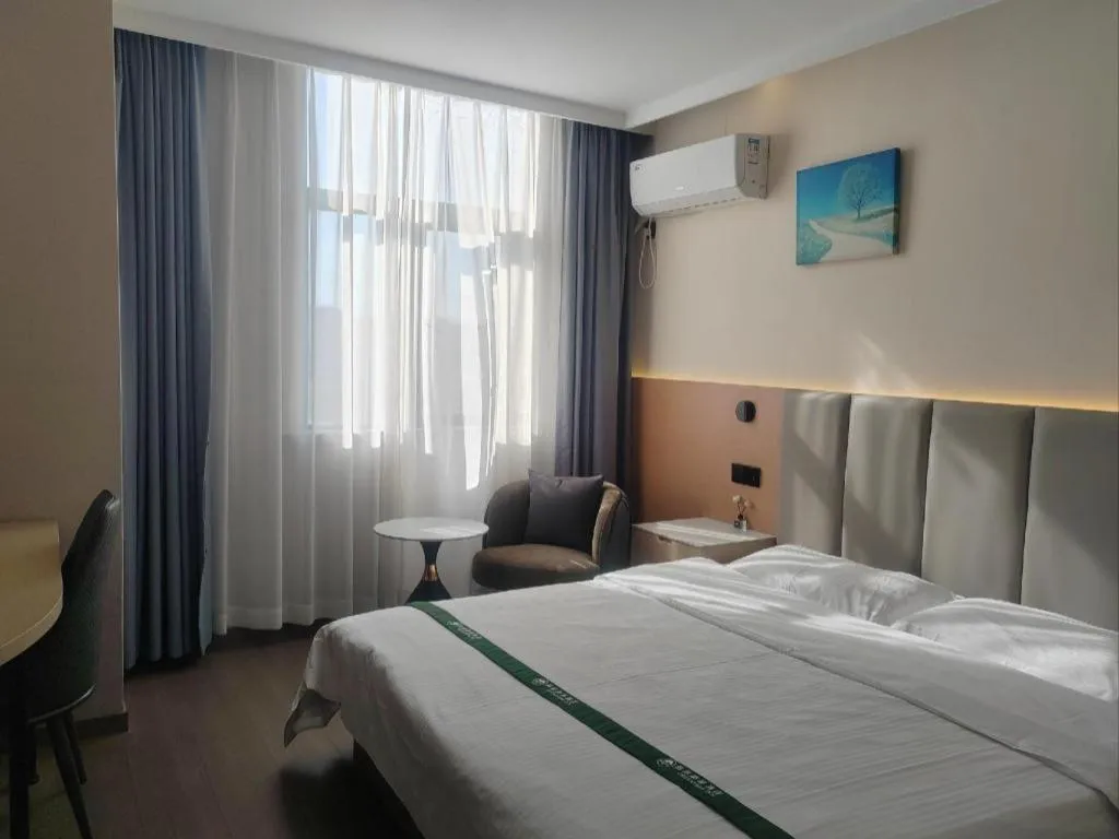 Bed in GreenTree Inn Suzhou Wujiang Zhenze Town Zhennan Road Express Hotel