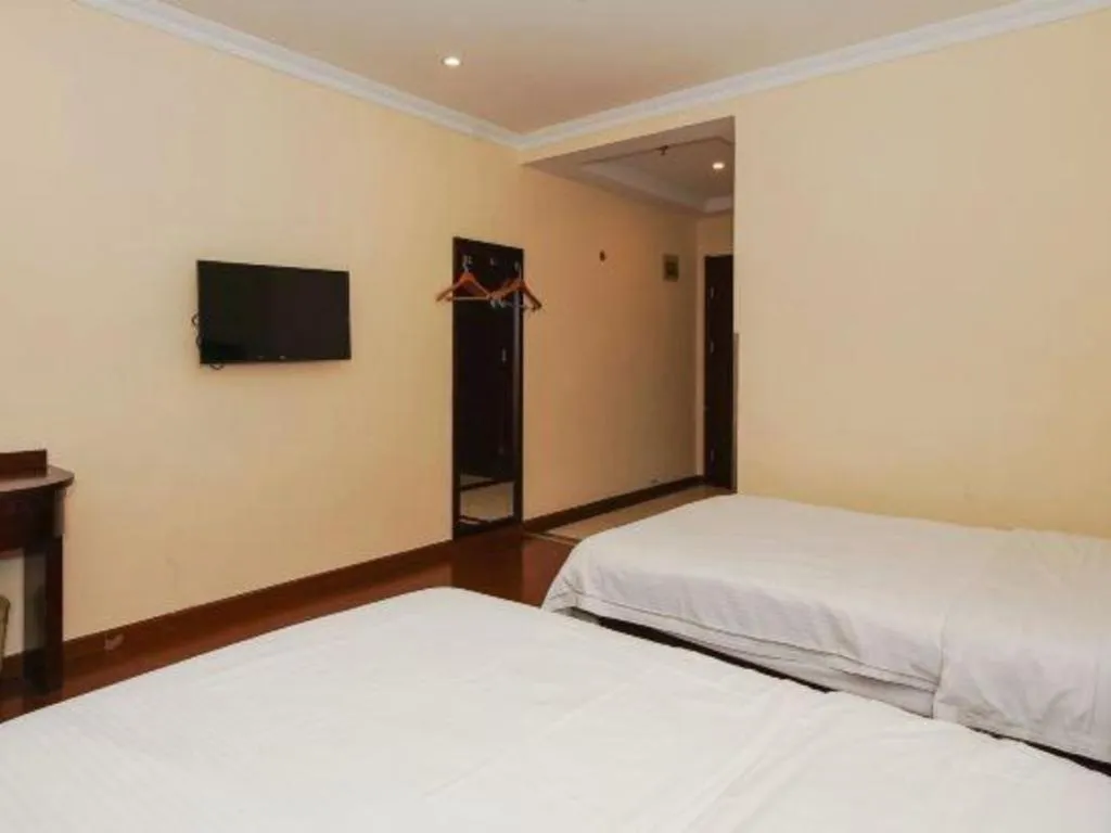 Bed in GreenTree Inn Suzhou Wujiang Zhenze Town Zhennan Road Express Hotel