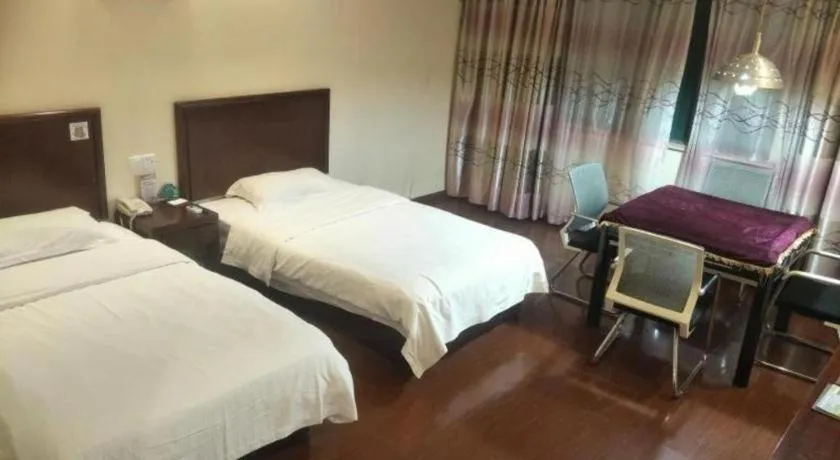 Bed in GreenTree Inn Suzhou Wujiang Zhenze Town Zhennan Road Express Hotel