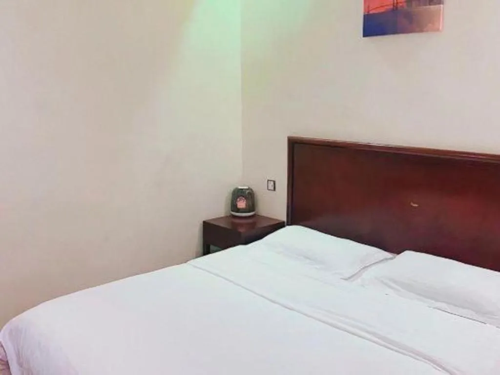Bed in GreenTree Inn Suzhou Wujiang Zhenze Town Zhennan Road Express Hotel