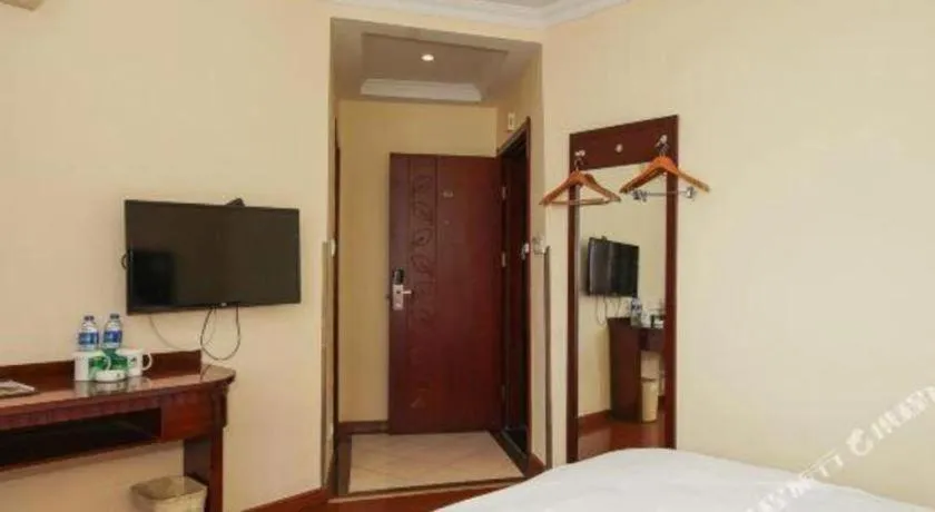 Bed in GreenTree Inn Suzhou Wujiang Zhenze Town Zhennan Road Express Hotel