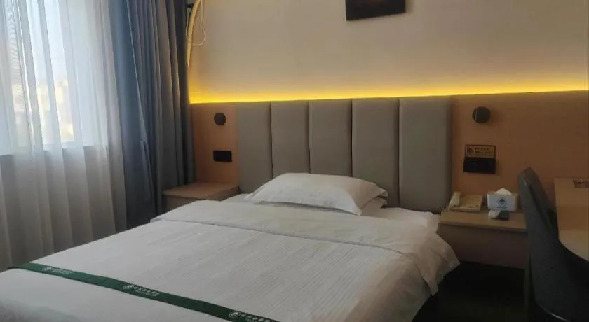 Bed in GreenTree Inn Suzhou Wujiang Zhenze Town Zhennan Road Express Hotel