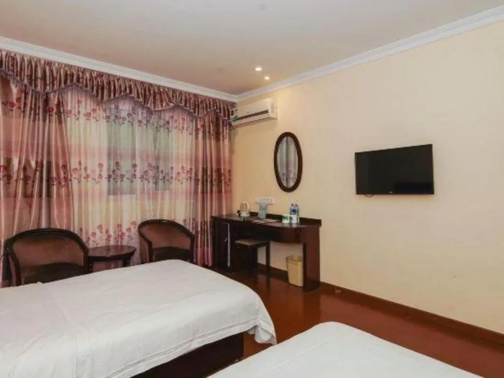 Bed in GreenTree Inn Suzhou Wujiang Zhenze Town Zhennan Road Express Hotel