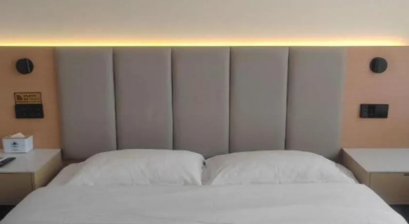 Bed in GreenTree Inn Suzhou Wujiang Zhenze Town Zhennan Road Express Hotel