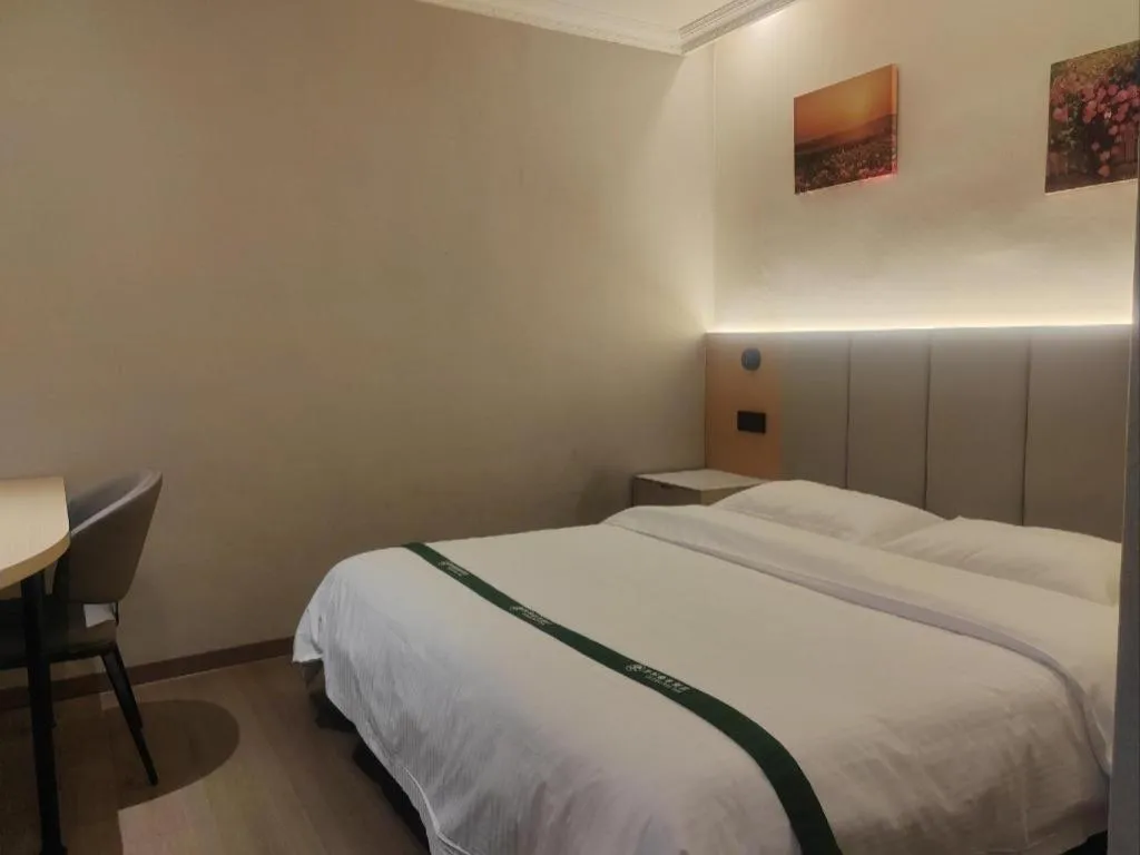 Bed in GreenTree Inn Suzhou Wujiang Zhenze Town Zhennan Road Express Hotel
