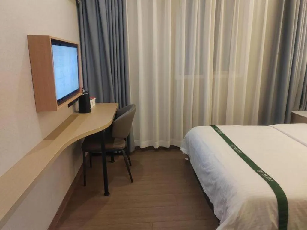 Bed in GreenTree Inn Suzhou Wujiang Zhenze Town Zhennan Road Express Hotel