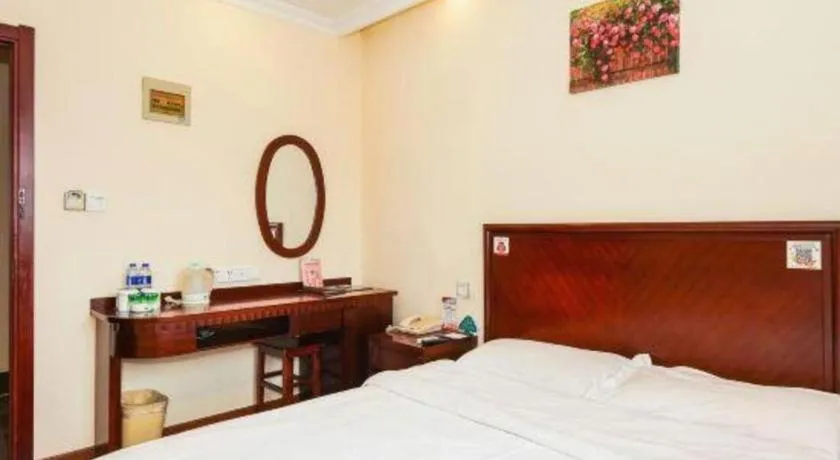 Bed in GreenTree Inn Suzhou Wujiang Zhenze Town Zhennan Road Express Hotel