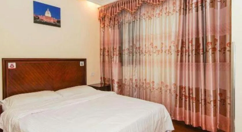 Bed in GreenTree Inn Suzhou Wujiang Zhenze Town Zhennan Road Express Hotel