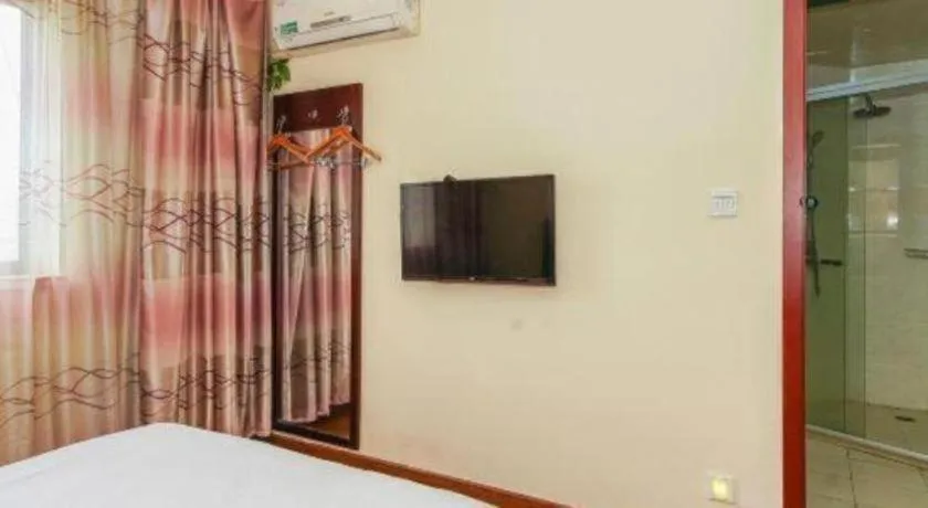 Bed in GreenTree Inn Suzhou Wujiang Zhenze Town Zhennan Road Express Hotel